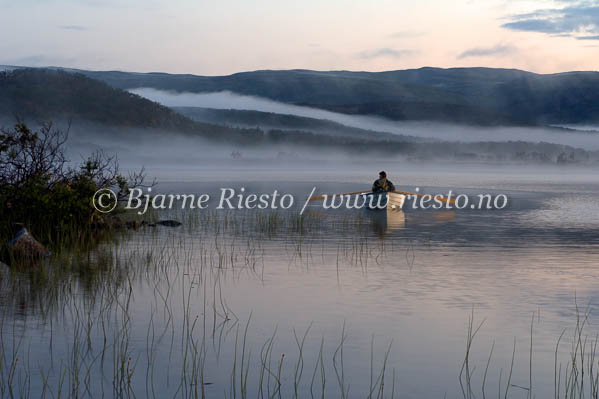 Sensommerkveld på Finnmarksvidda / Late summers night in Norwegian Lapland.