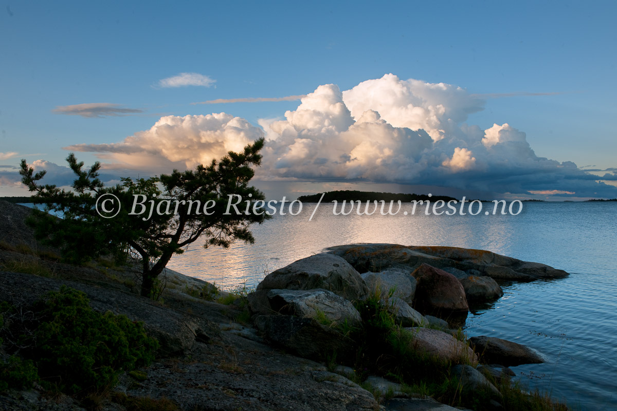 Kveld i Stockholms skjärgård.