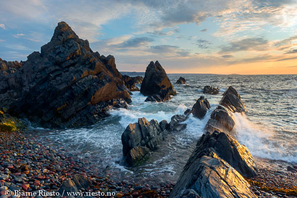 Myrull og midnattssol. Varangehalvøya, Finnmark 