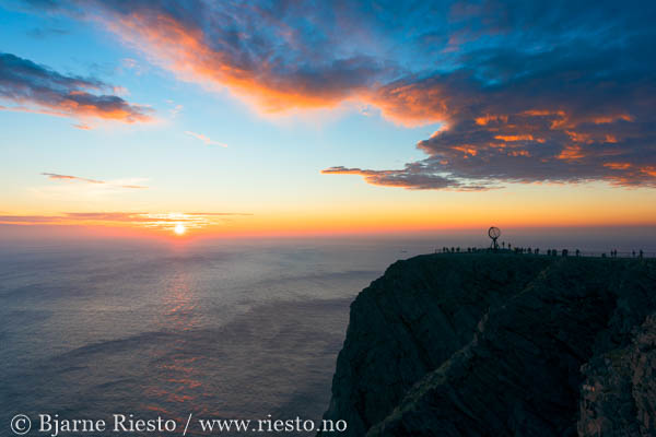 Myrull og midnattssol. Varangehalvøya, Finnmark 
